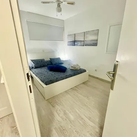 Super Y Amplio Apto Con Airco, Planta Baja En Mareverde *